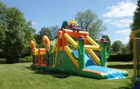 Parc de loisirs avec château gonflable pour les petits en Eure-et-Loir