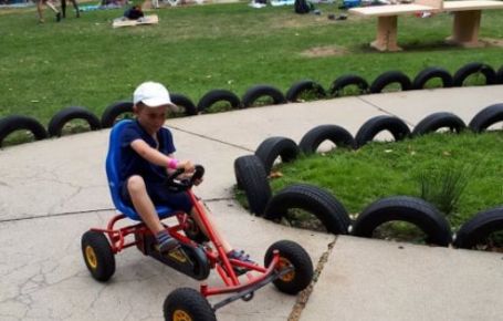 Circuit minis kartings pour les enfants au parc de loisirs dans la vallée du Loir